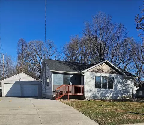 304 E Garfield St, Jefferson, IA 50129