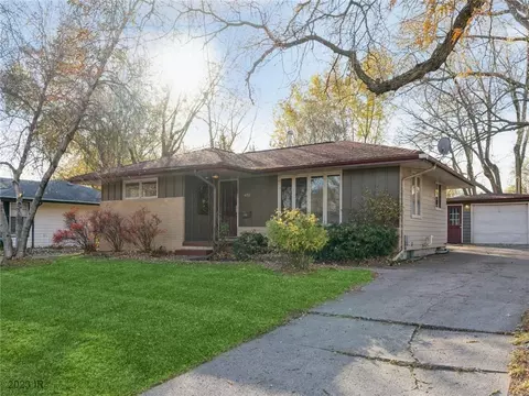 4132 E 10th St, Des Moines, IA 50313