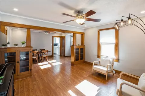 2325 E 11th St, Des Moines, IA 50316