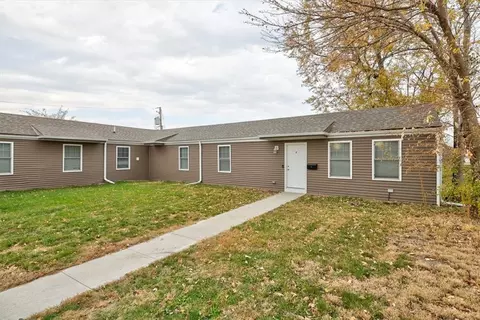 6503 Hickman Rd, Des Moines, IA 50322