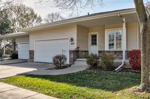 4504 79th St, Urbandale, IA 50322