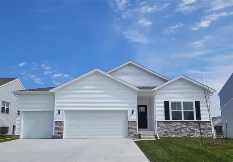1113 33rd St SE, Altoona, IA 50009
