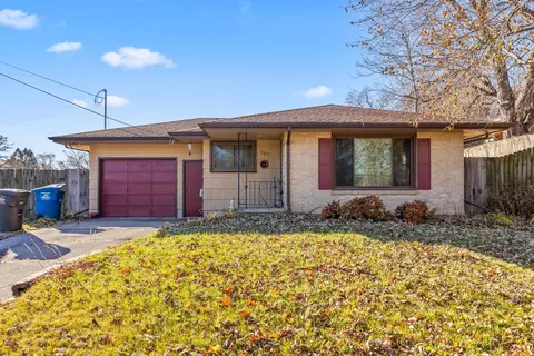 1107 Pioneer Rd, Des Moines, IA 50315
