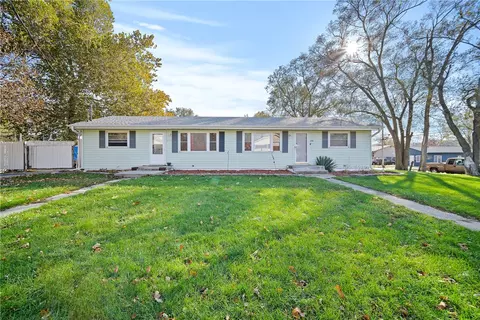 37013703 E Sheridan Ave, Des Moines, IA 50317