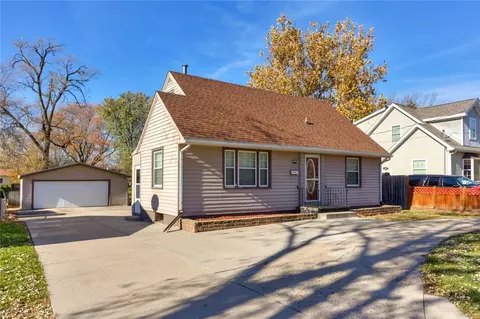 2110 50th St, Des Moines, IA 50310