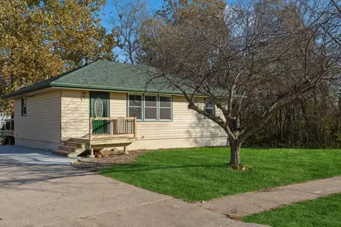 304 N 9th St, Indianola, IA 50125
