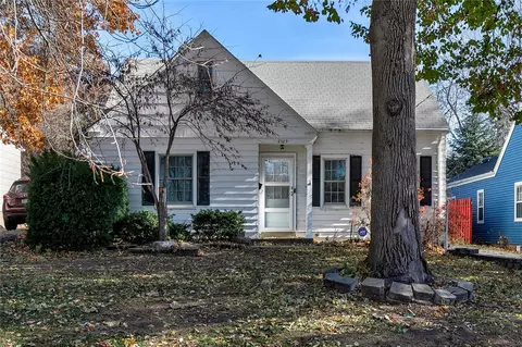 2109 39th St, Des Moines, IA 50310