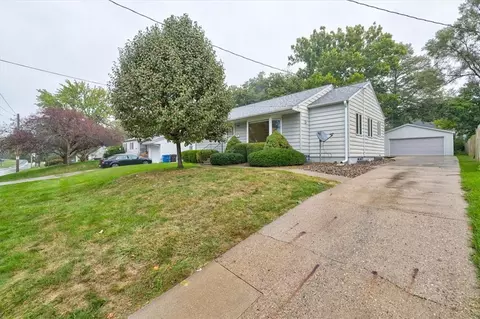 1505 Merle Hay Rd, Des Moines, IA 50311