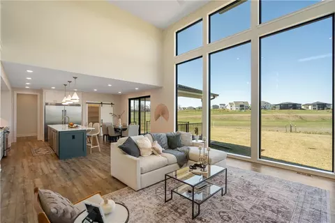 4728 162nd St, Urbandale, IA 50323