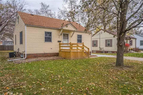 4043 Oxford St, Des Moines, IA 50313