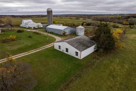 21581 245th St, Leon, IA 50144
