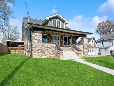 316 S 5th Ave W, Newton, IA 50208