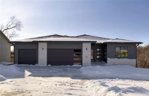5721 Arbor Springs Dr, Pleasant Hill, IA 50327