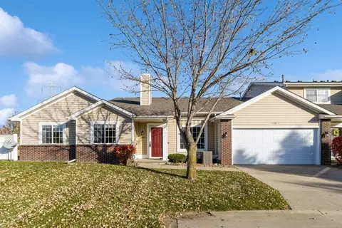 5488 Longview Ct #5, Johnston, IA 50131