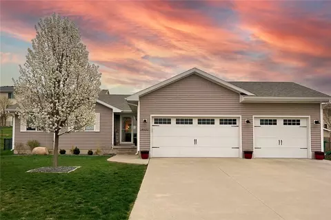 14602 Greenbelt Cir, Urbandale, IA 50323