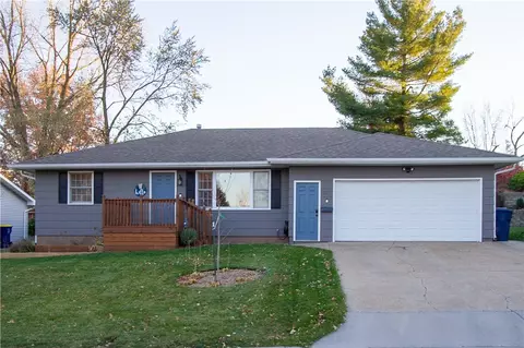 315 Jackson St, Pella, IA 50219