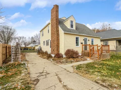 905 W 5th St, Perry, IA 50220