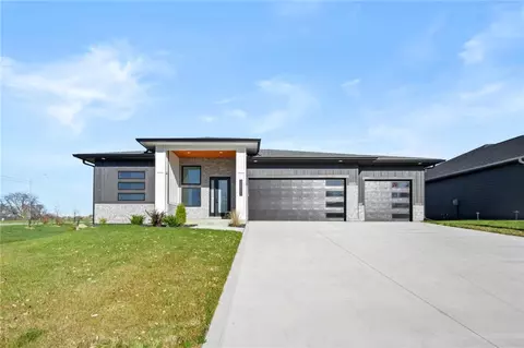 15531 Springbrook Trl, Urbandale, IA 50323