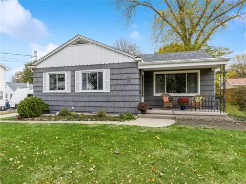 3933 38th St, Des Moines, IA 50310