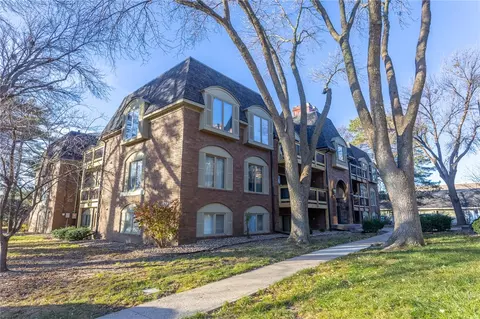 1410 20th St #2, West Des Moines, IA 50265