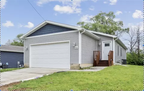 909 Kenyon Ave, Des Moines, IA 50315