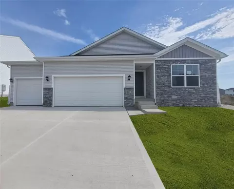 411 42nd St SW, Altoona, IA 50009