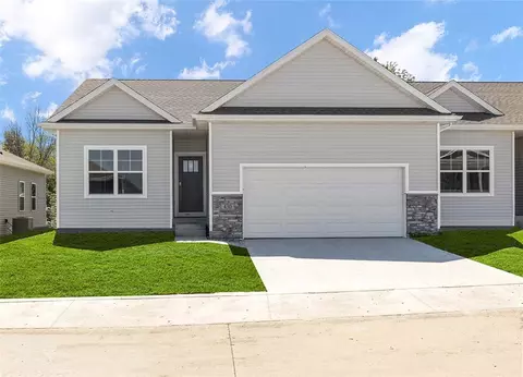 2512 Brook View Dr, Des Moines, IA 50317