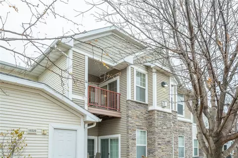 10325 Providence Dr #202, Johnston, IA 50131