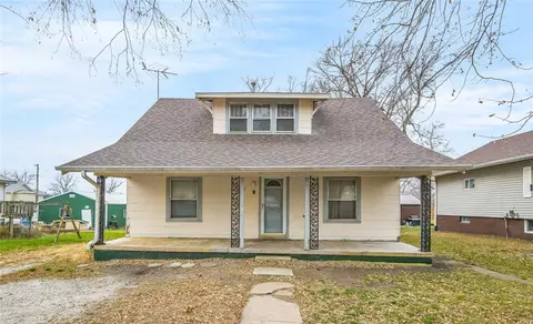 211 SW 2nd St, Melcher Dallas, IA 50163