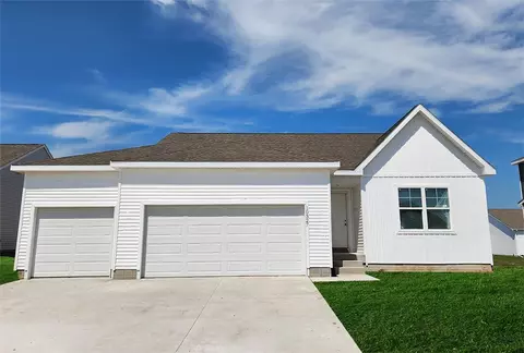 10220 Southerwick Pl, Johnston, IA 50131