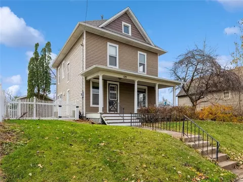 525 N 3rd Ave E, Newton, IA 50208