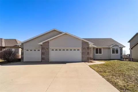 605 NW Crestview Ct, Ankeny, IA 50023