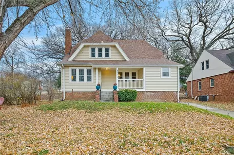 351 58th St, Des Moines, IA 50312