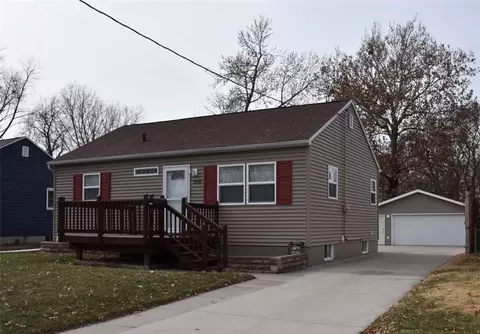 1918 60th St, Des Moines, IA 50322