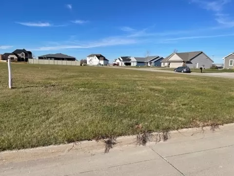 2047 Jewel Dr, Grinnell, IA 50112