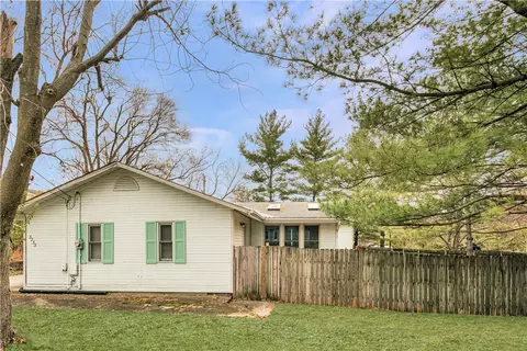 3233 E Clinton Ave, Des Moines, IA 50317