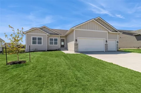 2708 NW Beechwood St, Ankeny, IA 50023