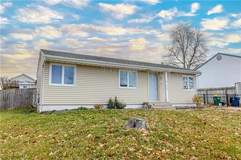 8519 Warren Dr, Des Moines, IA 50320