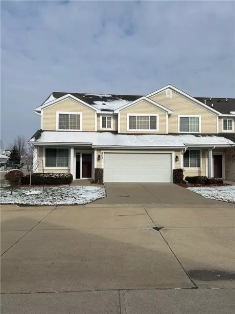803 SE Sunset Ln, Waukee, IA 50263
