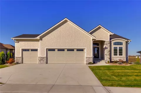 4908 162nd St, Urbandale, IA 50323