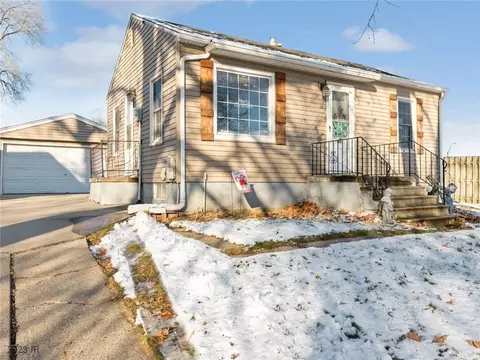 202 E Iowa Ave, Indianola, IA 50125