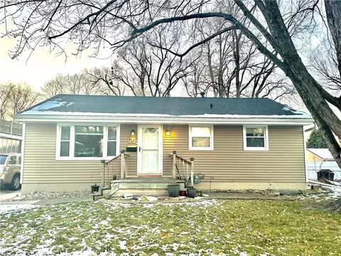 724 19th St, West Des Moines, IA 50265