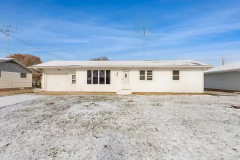 911 1st St NE, Belmond, IA 50421