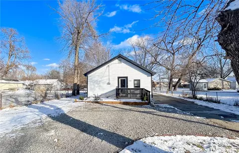 1707 Delaware Ave, Des Moines, IA 50317