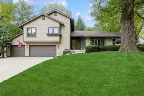 2409 71st St, Urbandale, IA 50322