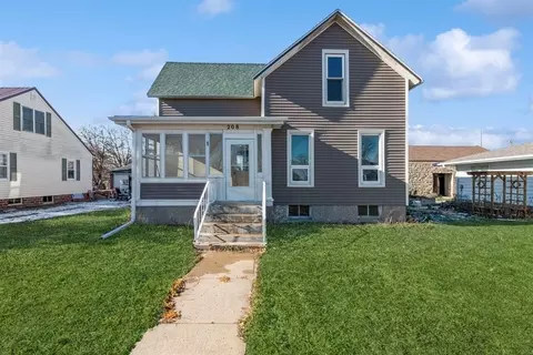 208 SW 2nd St, Ogden, IA 50212