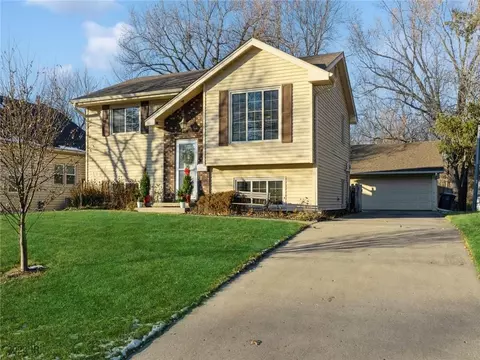 305 Broad St, Des Moines, IA 50315