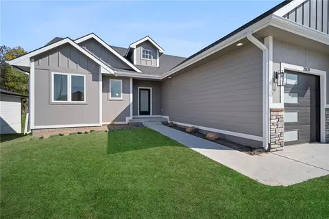 2809 NW Brookside Dr, Grimes, IA 50111