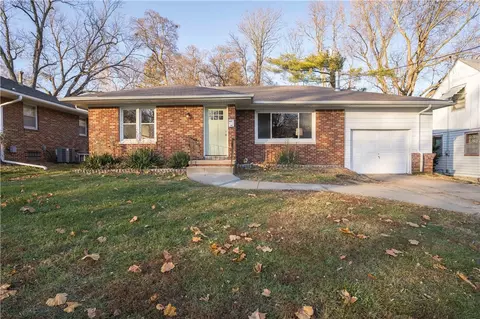 617 Thornton Ave, Des Moines, IA 50315