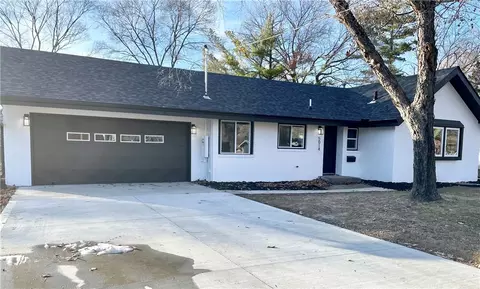 5014 SW 16th St, Des Moines, IA 50315